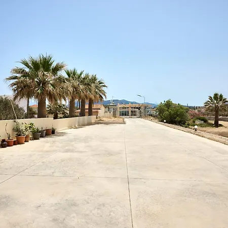 Niki Seaview Haven Anissaras